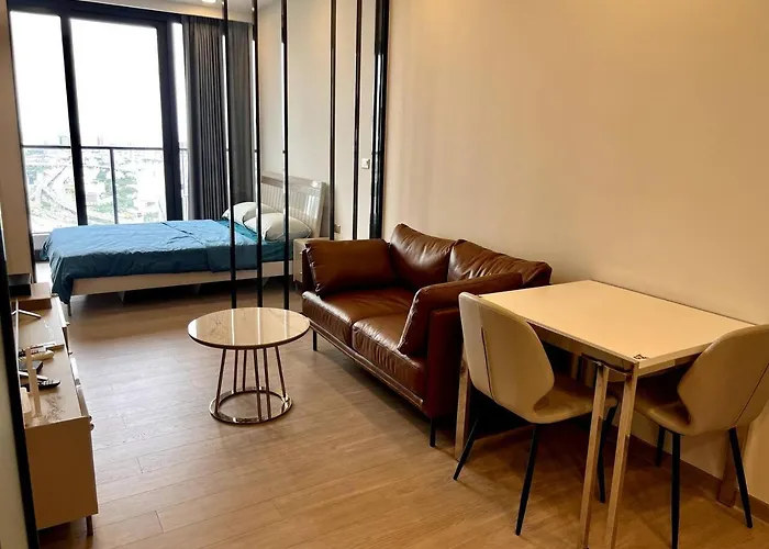 High Floor With Large Living Pool And Gym
