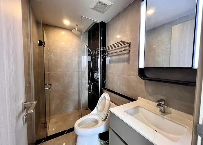 High Floor With Large Living Pool And Gym