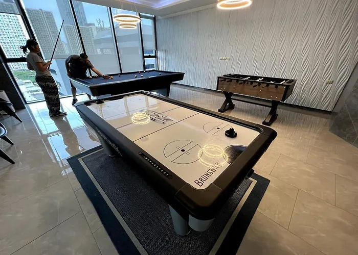 High Floor With Large Living Pool And Gym