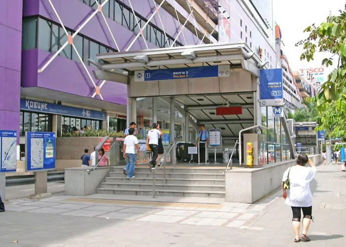 High Floor With Large Living Pool And Gym Bangkok